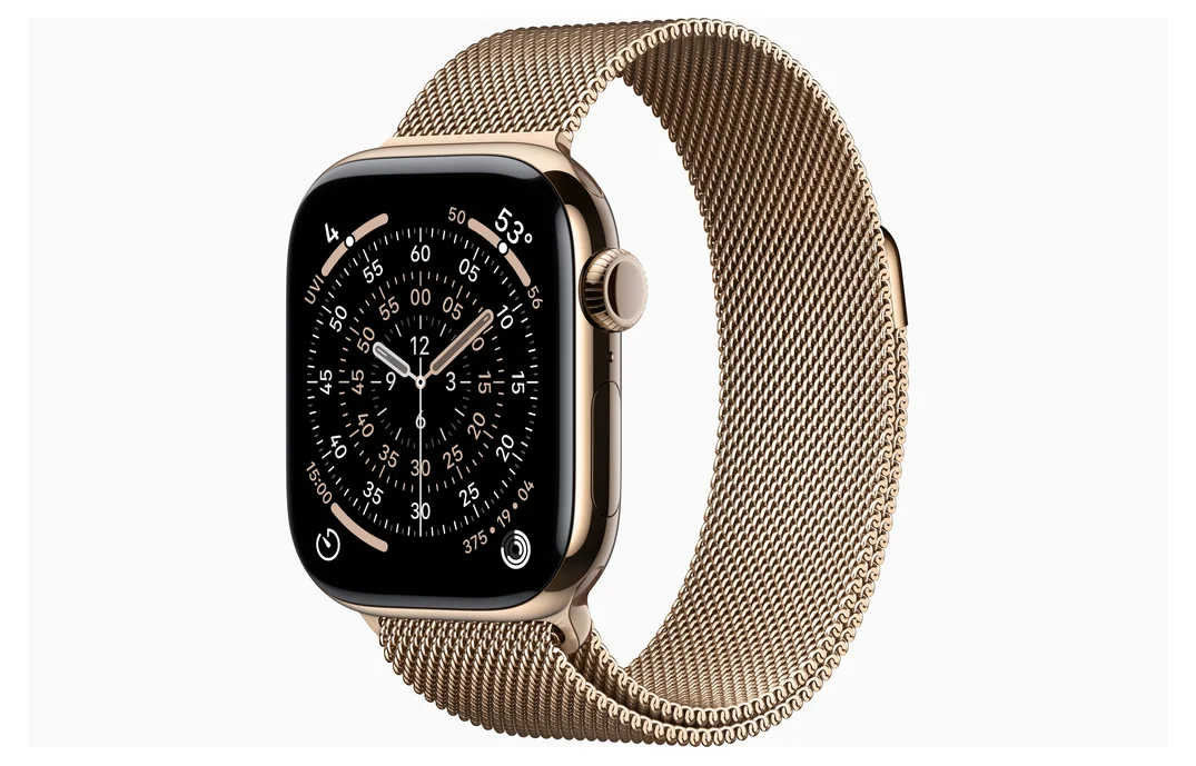 Умные часы Apple Watch Series 11 46mm Gold Titanium Case with Gold Milanese Loop M/L
